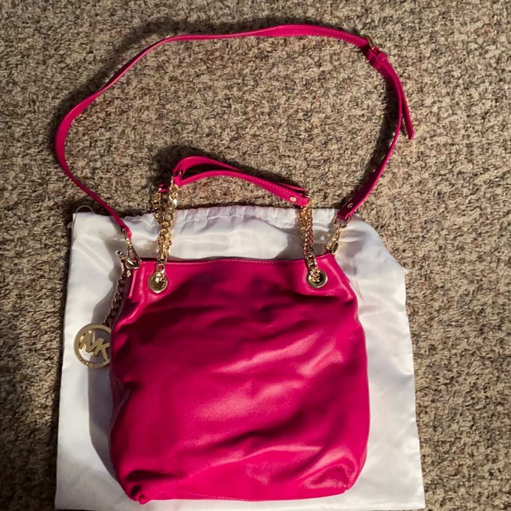 Fuchsia Michael Kors shoulder bag